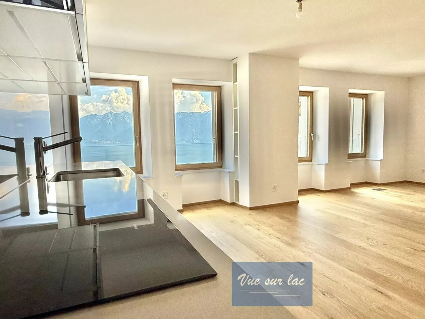 Appartement Charmant avec Vue - Photo 2 sur 11