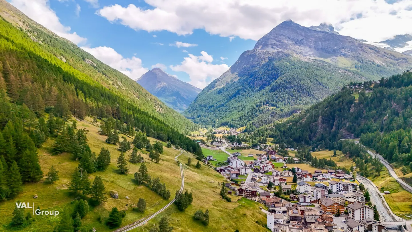 4.5-room penthouse apartment with secondary residence status in a central location in Saas-Grund - Photo 11 of 16
