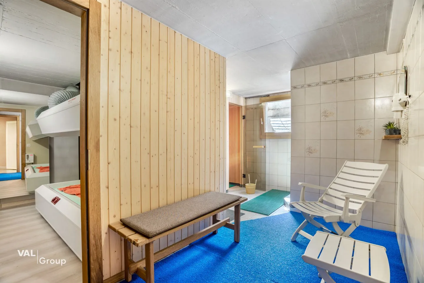 4.5-room penthouse apartment with secondary residence status in a central location in Saas-Grund - Photo 15 of 16