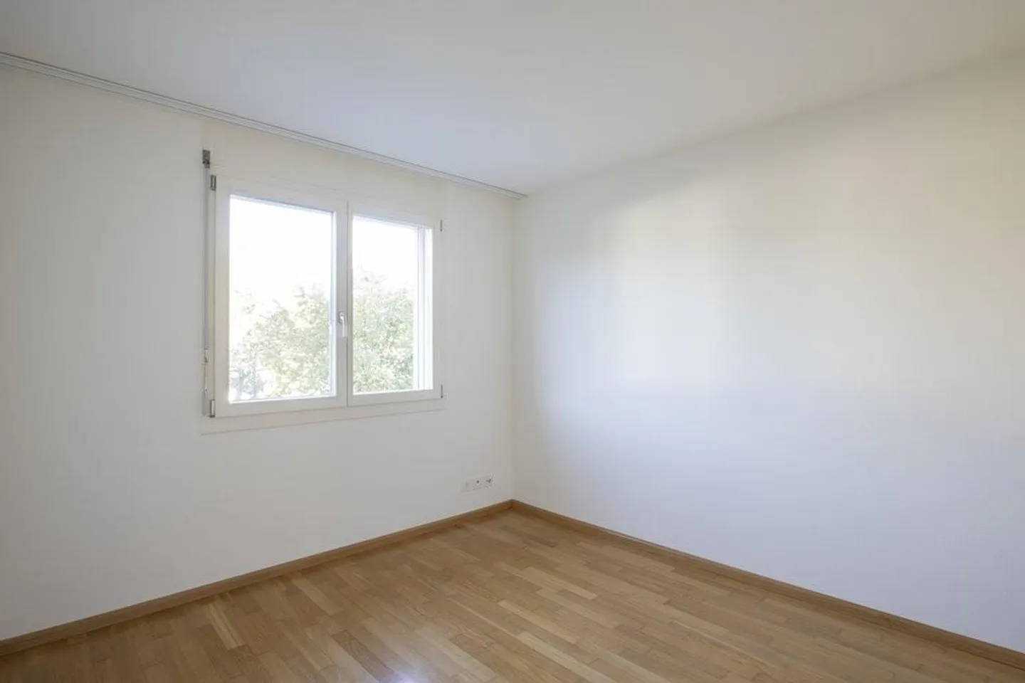 Casa unifamiliare angolare tranquilla con area giardino - Foto 4 di 12