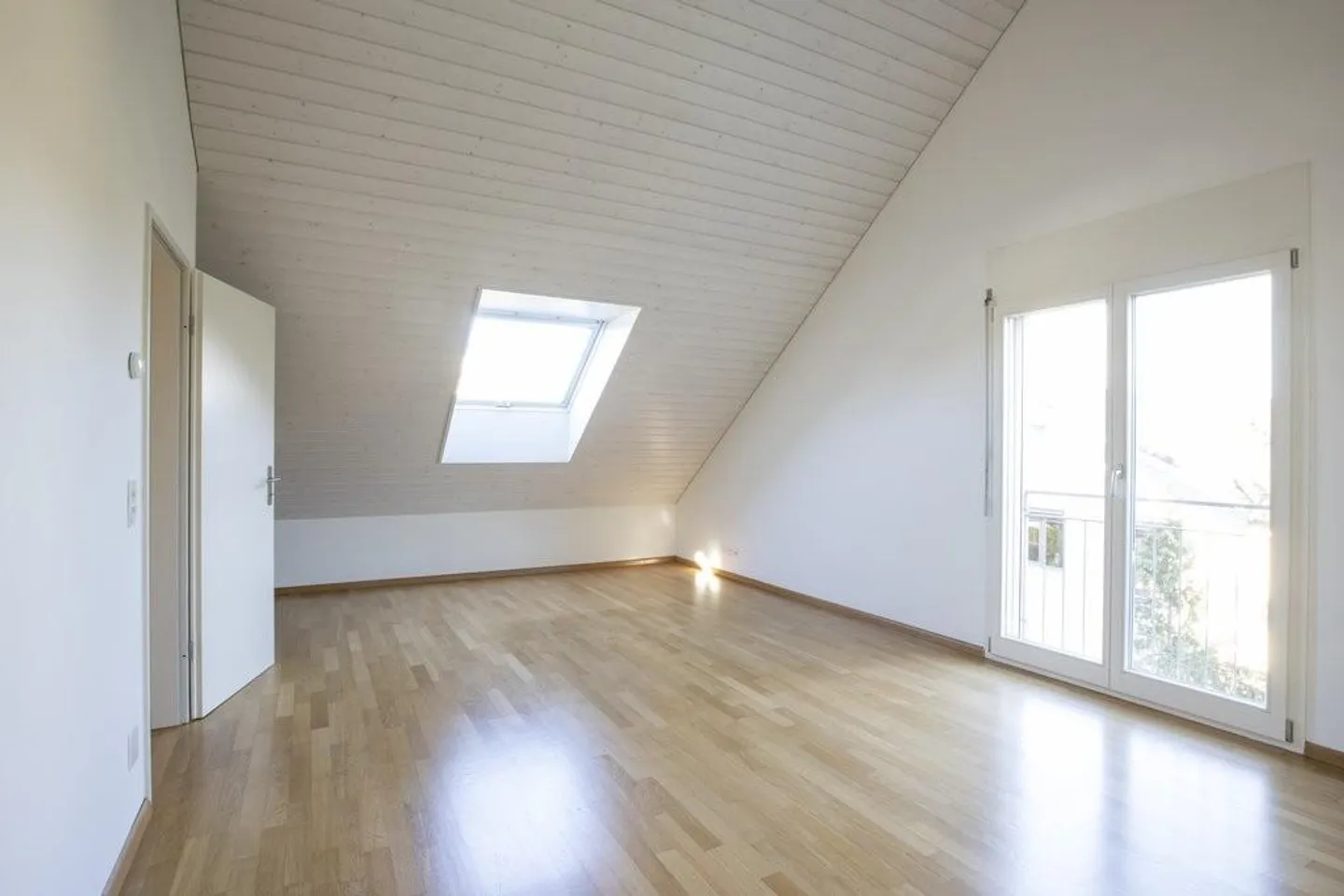 Casa unifamiliare angolare tranquilla con area giardino - Foto 8 di 12