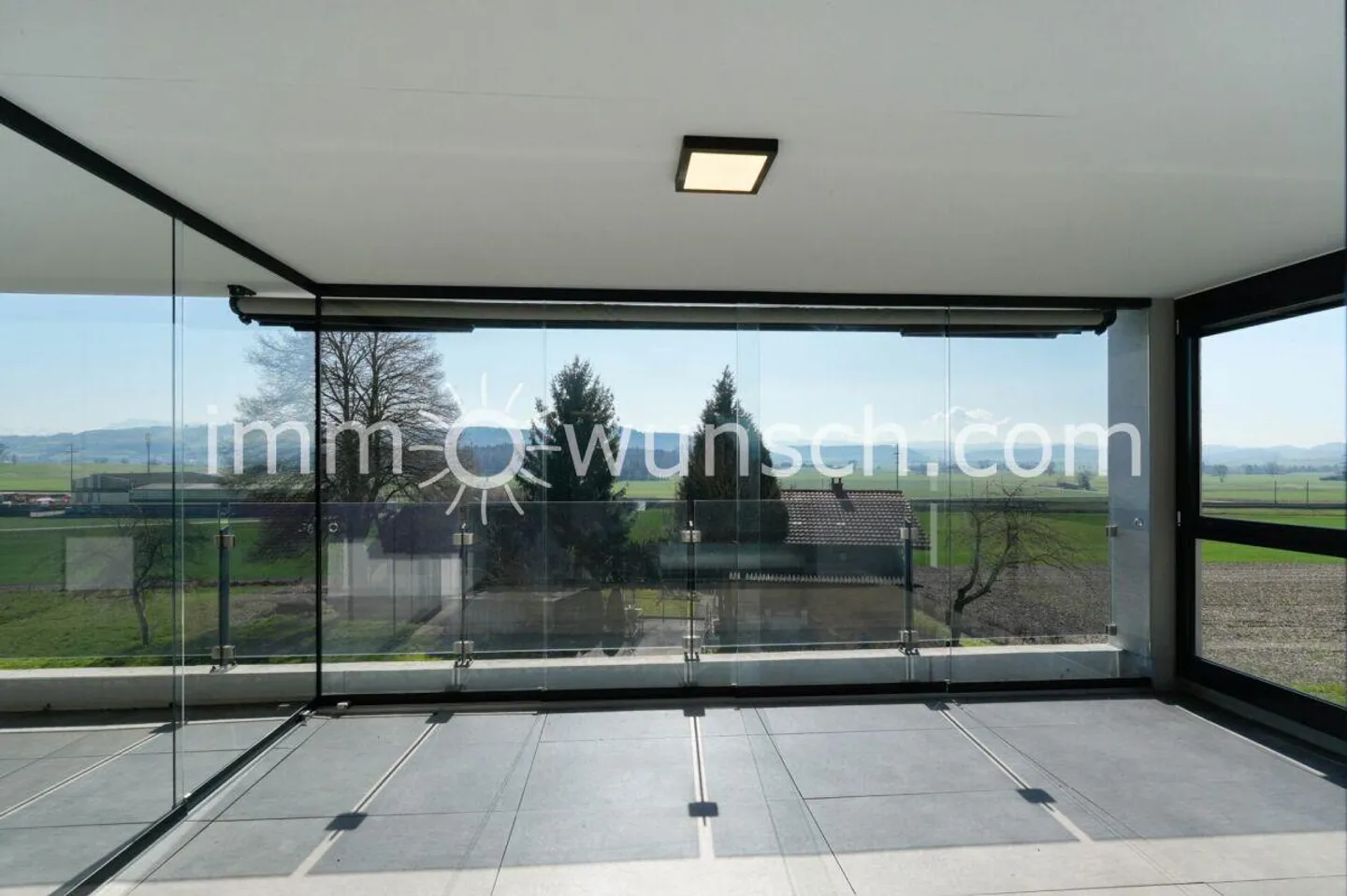 Spacious 3 ½ room condominium with a magnificent view of the Valais and Bernese Alps - Photo 2 of 11