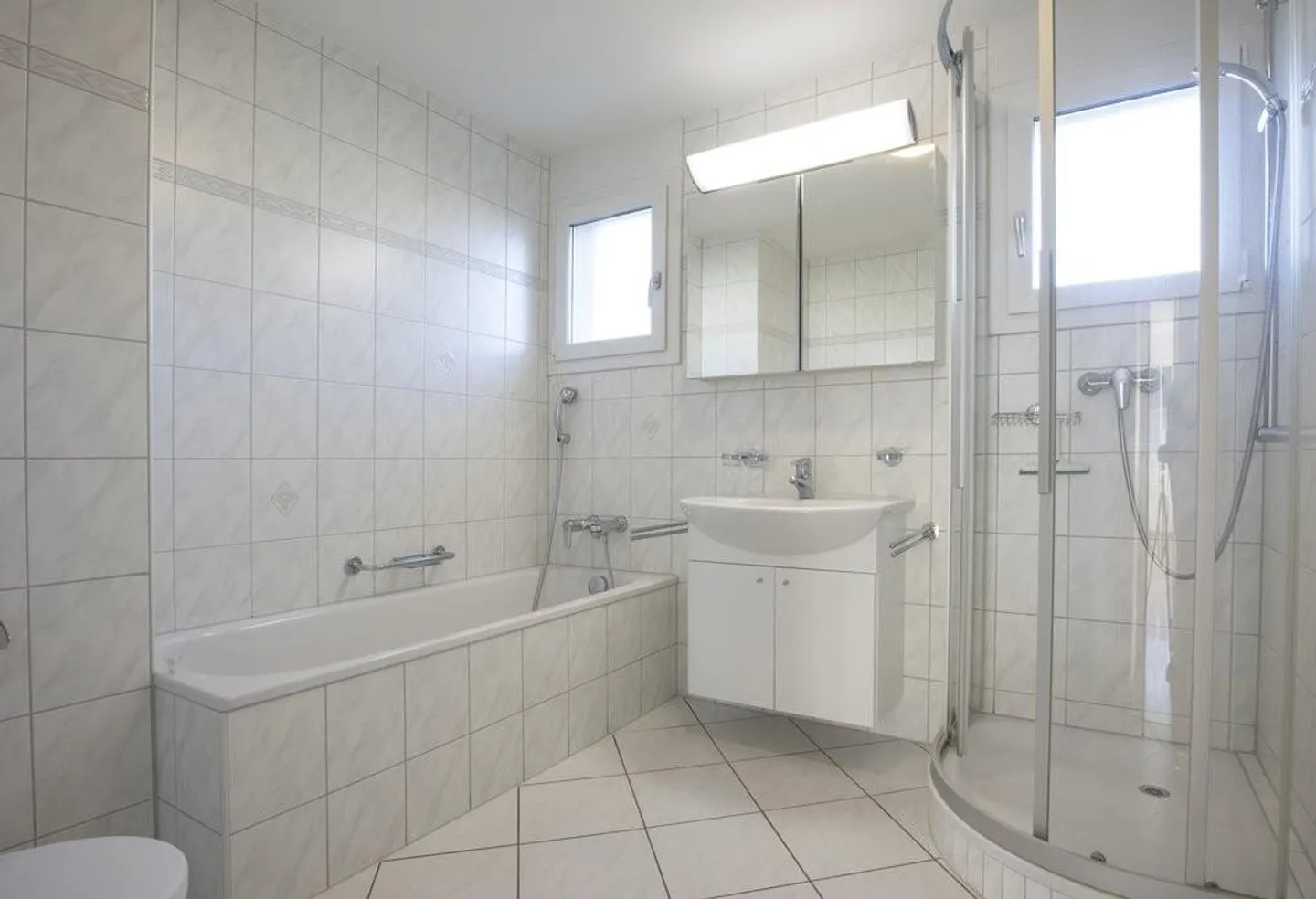 Casa unifamiliare angolare tranquilla con area giardino - Foto 7 di 12