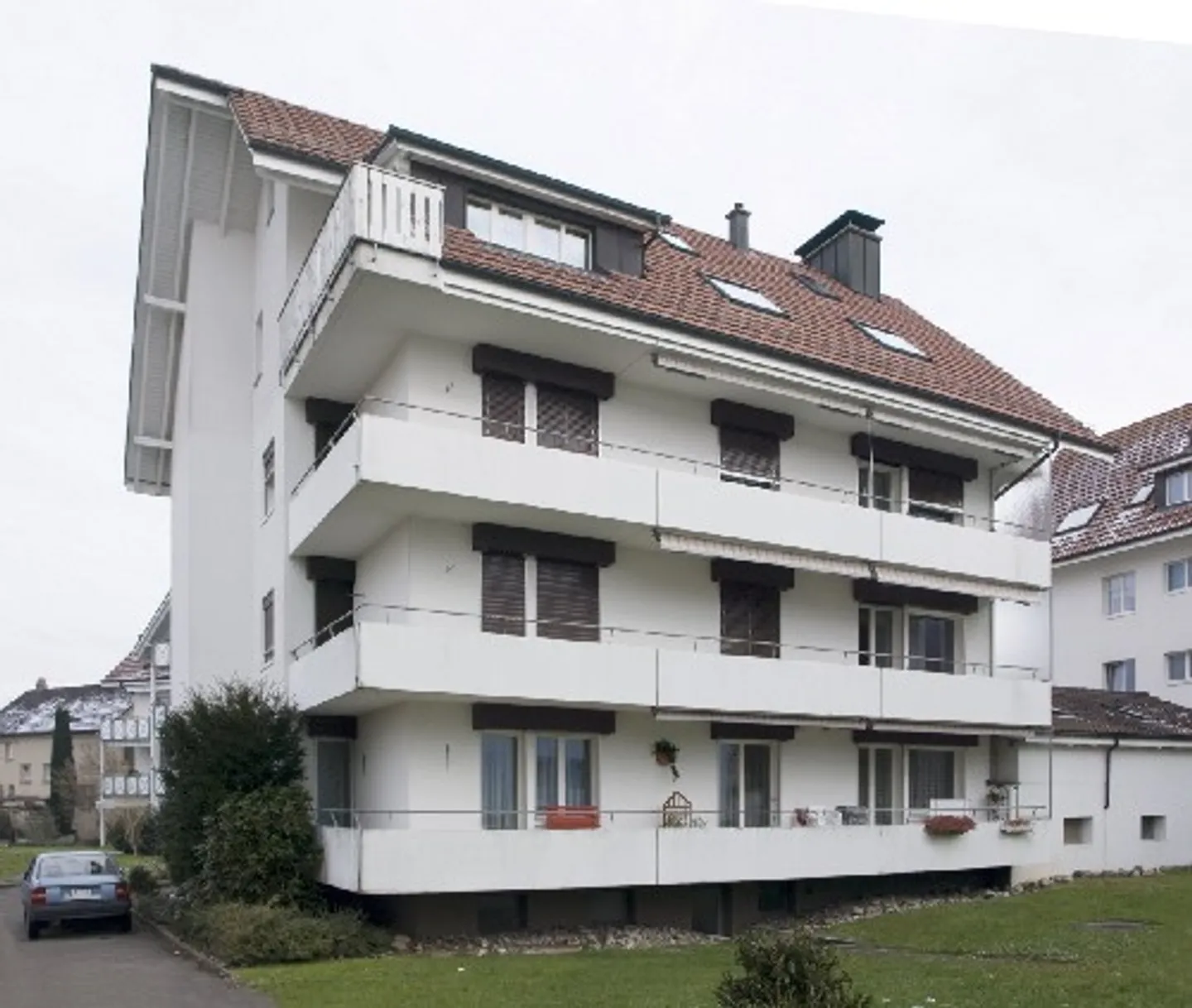 +++Central Location! With a Jump at the Airport!+++ - Photo 1 of 6