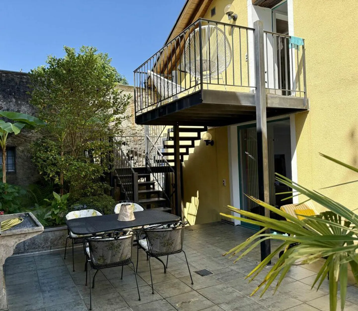 Completely renovated Ticino house with Mediterranean flair - Photo 2 of 9
