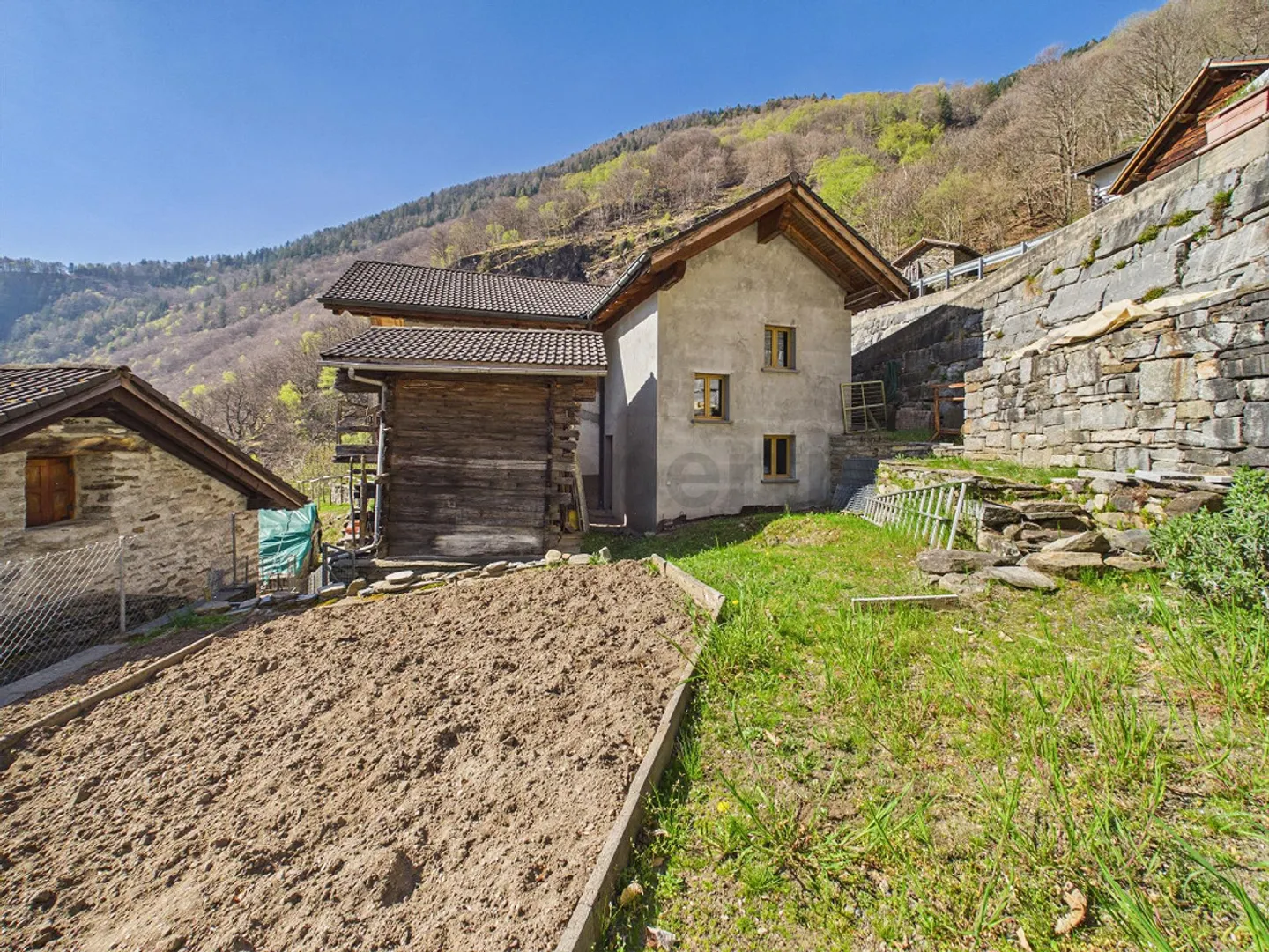 Einfamilienhaus mit Torf, Garten, Panoramablick HAUPT- UND NEBENWOHNUNG IN VAL CALANCA - Foto 14 von 15