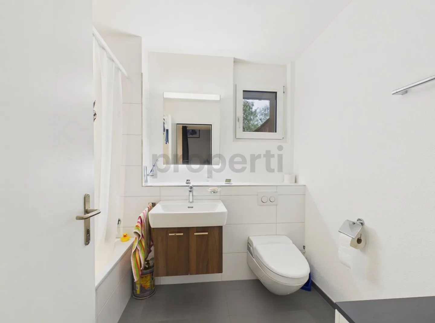 Modern Row House with Garden - Photo 5 of 9