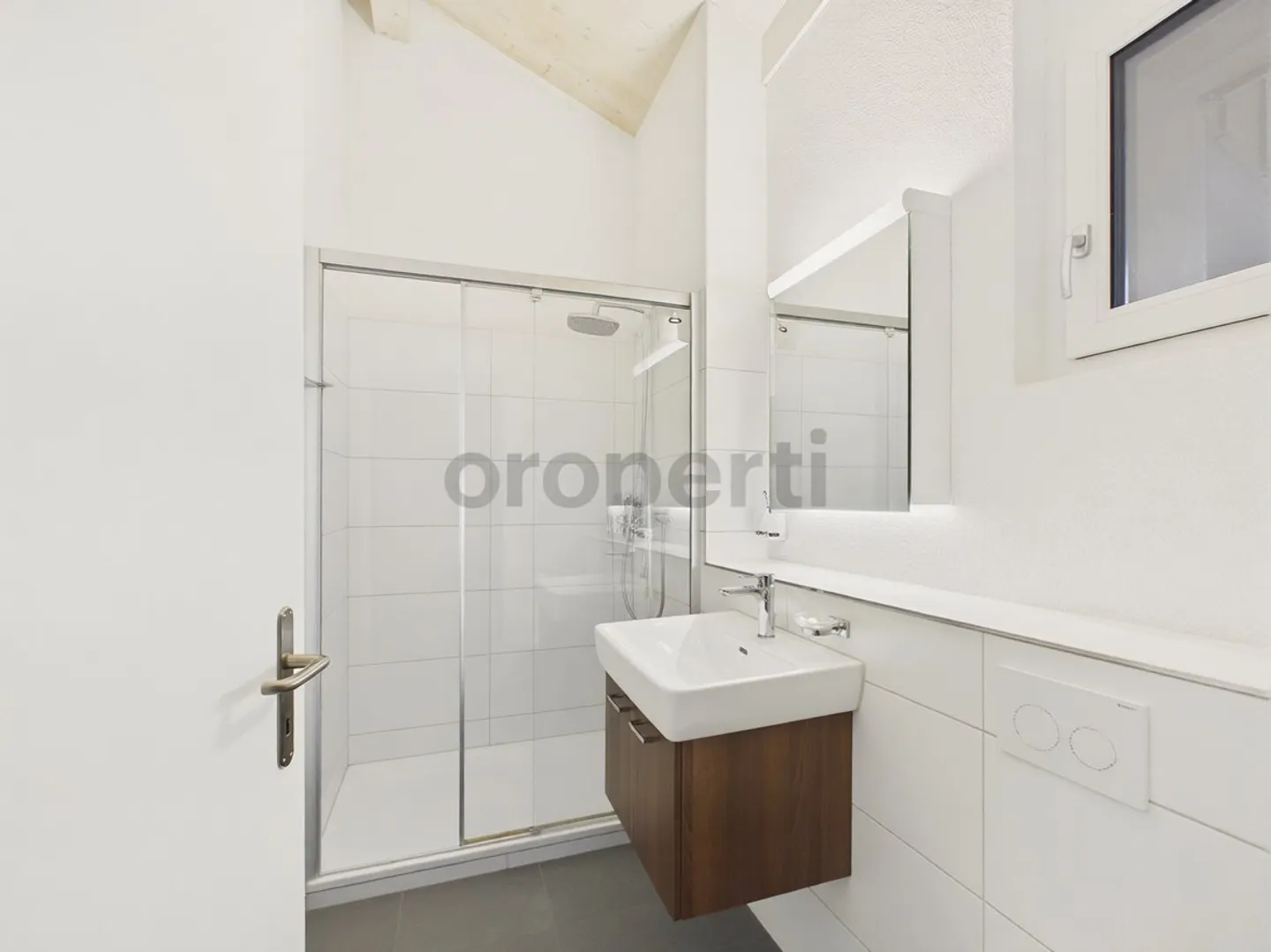 Modern Row House with Garden - Photo 6 of 9