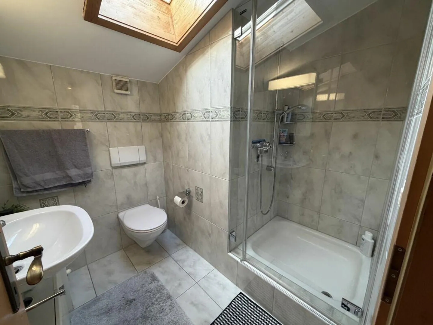 Casa unifamiliare di 6,5 locali con appartamento di 3,5 locali su un terreno di 959 m² - Foto 7 di 14