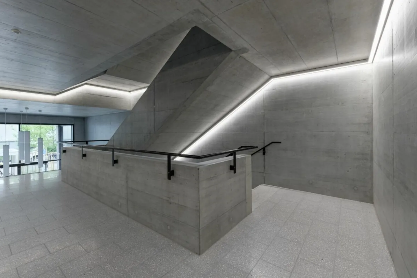 Business-Standort HANG-AAR Komplex - Foto 5 von 9