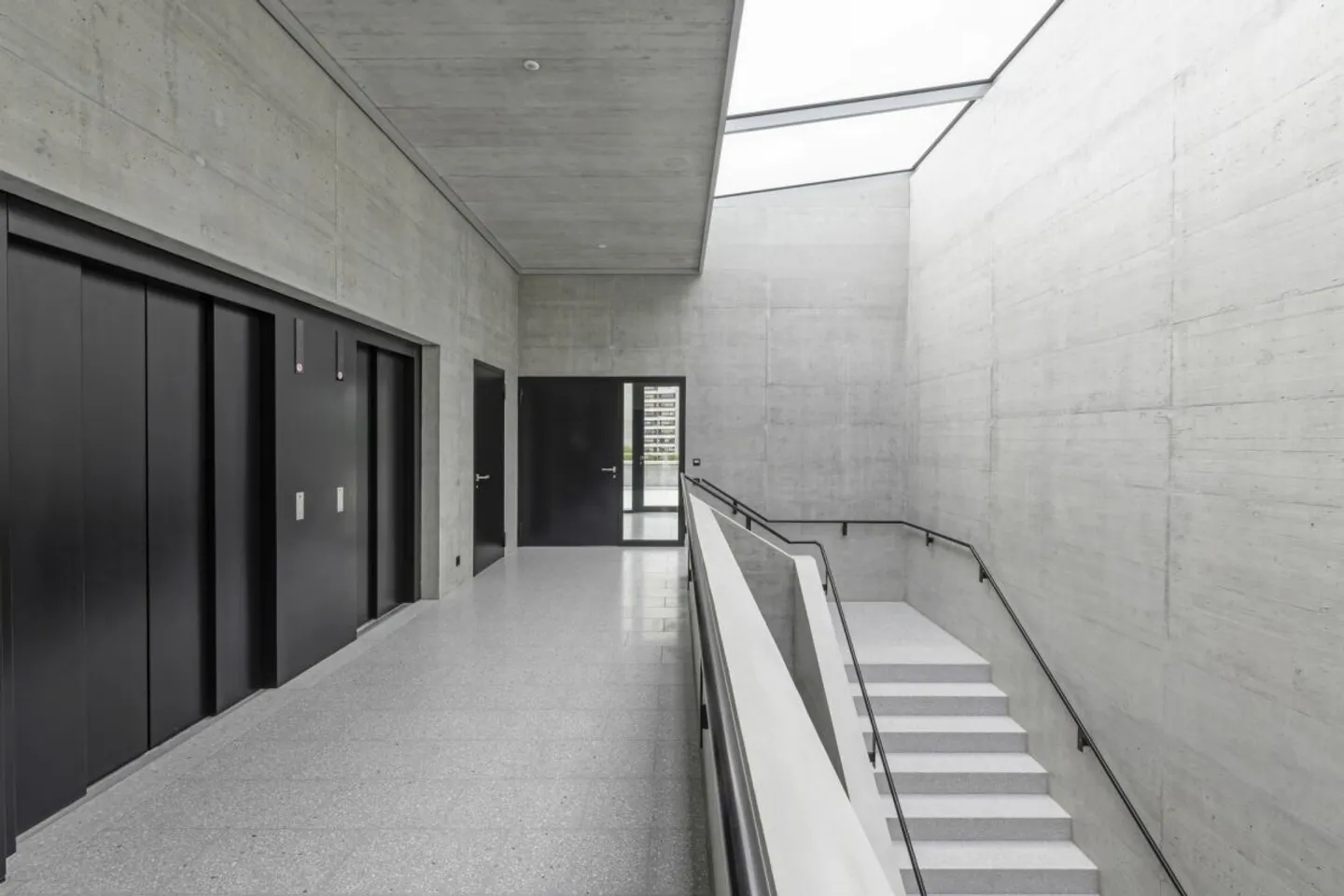 Business-Standort HANG-AAR Komplex - Foto 6 von 9