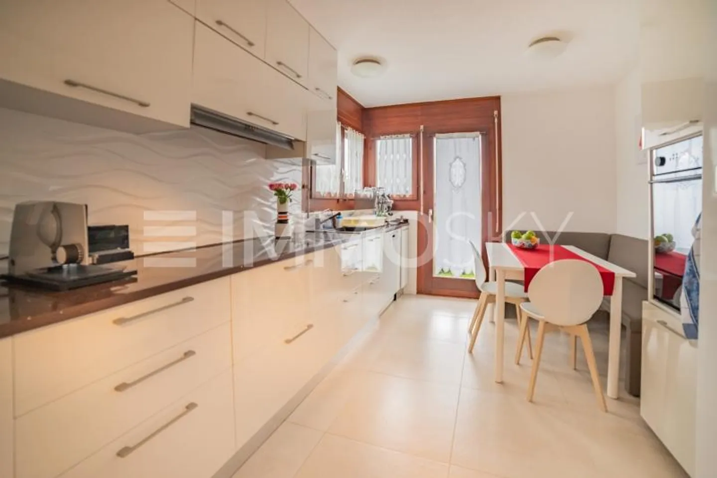 Vivere dove altri cercano - Casa con forte sostanza e posizione privilegiata - Foto 5 di 7