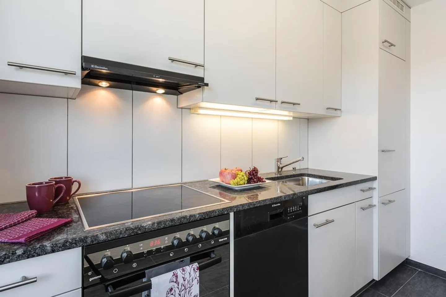 Modernized apartment with ideal transport connections - Photo 2 of 9