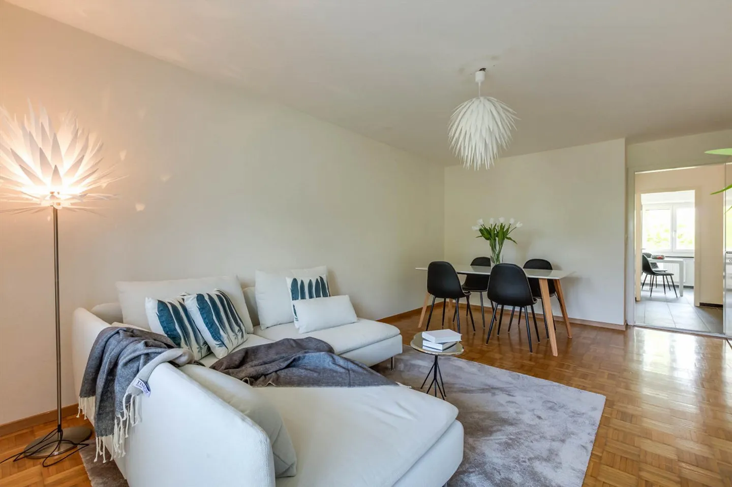 Modernized apartment with ideal transport connections - Photo 4 of 9