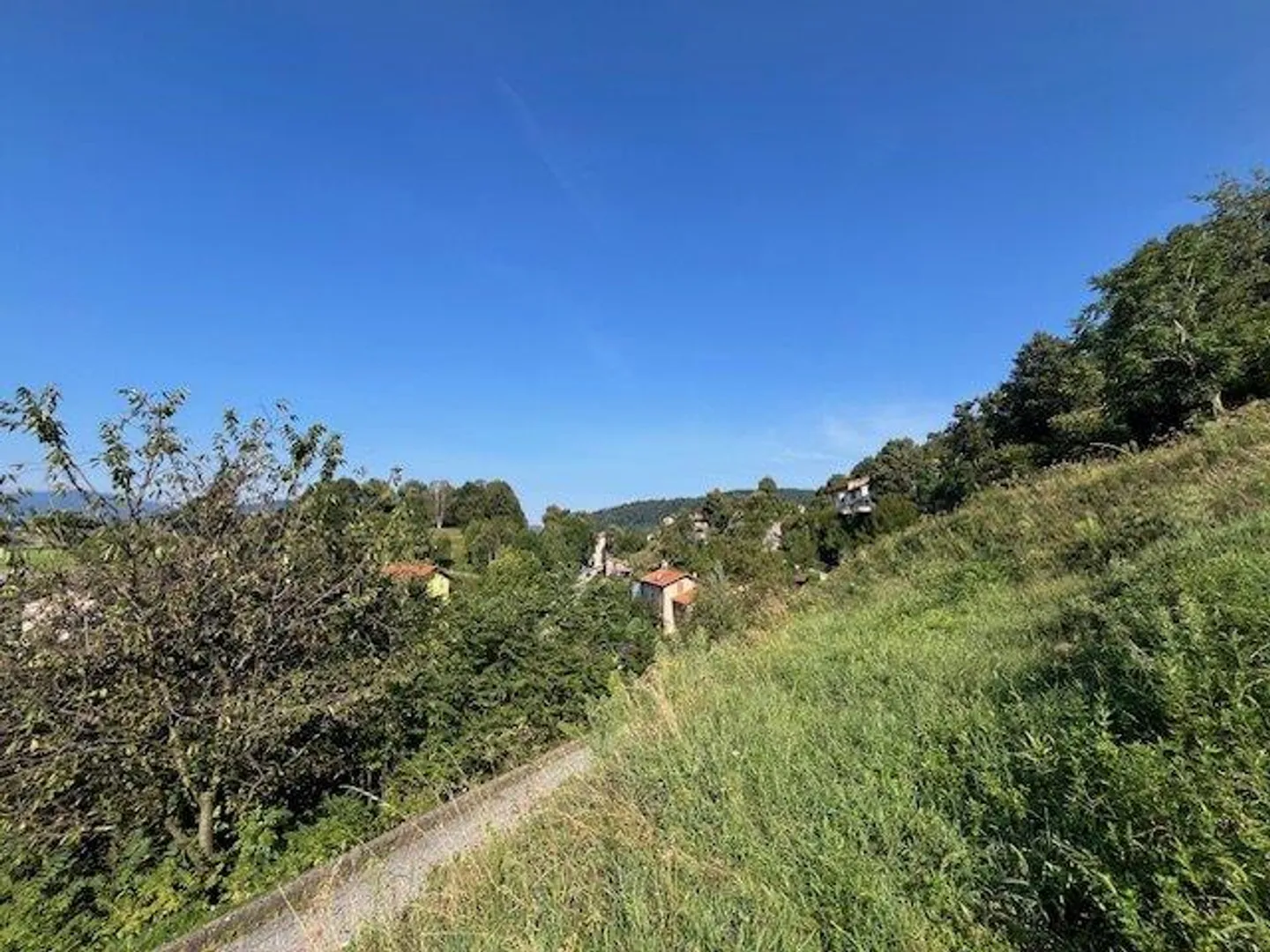 Rovio: residential land immersed in greenery - project draft available - Photo 2 of 5