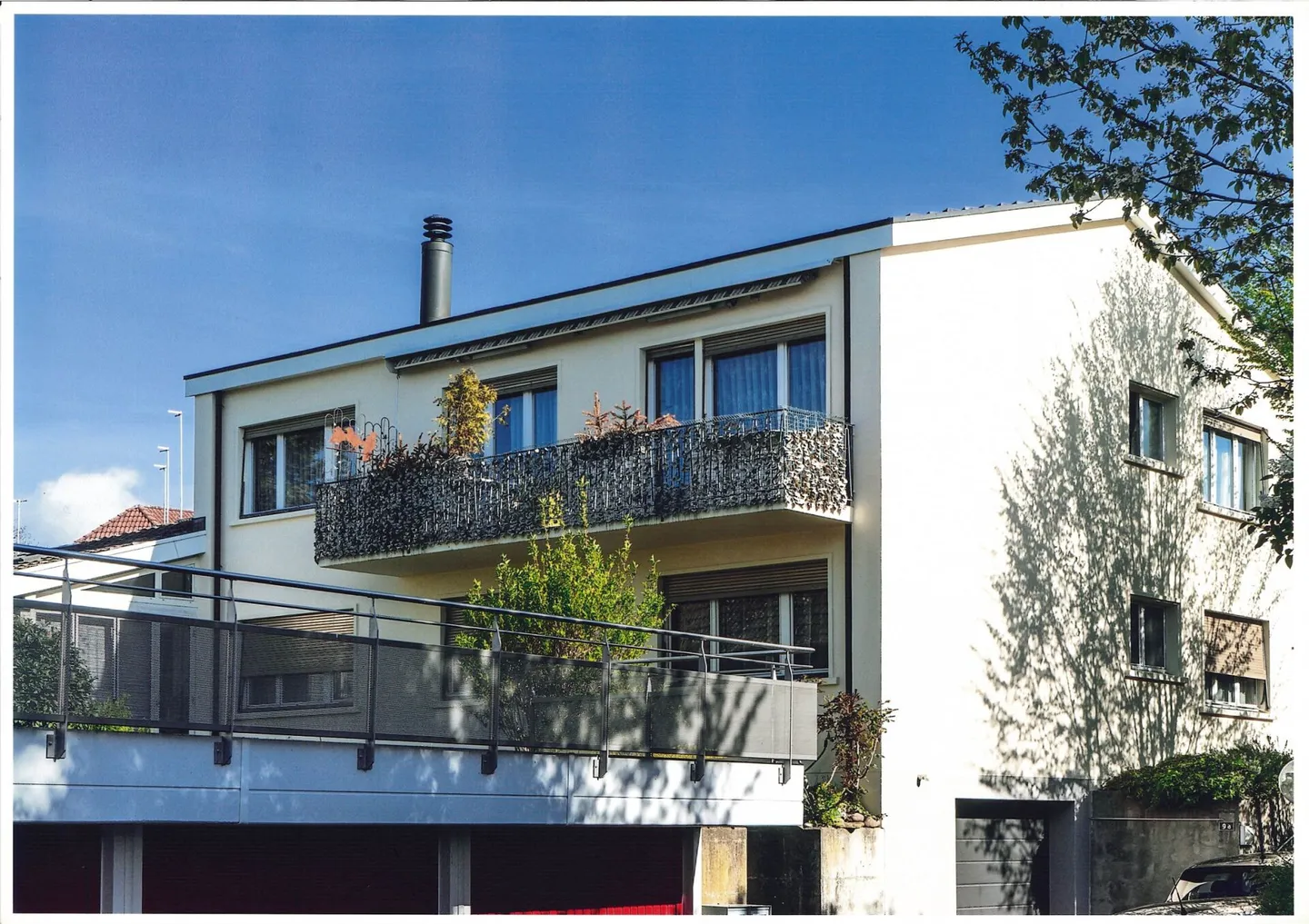 APPARTEMENT SPACIEUX DANS UN EMPLACEMENT CALME AVEC JARDIN D'HIVER - Photo 3 sur 16