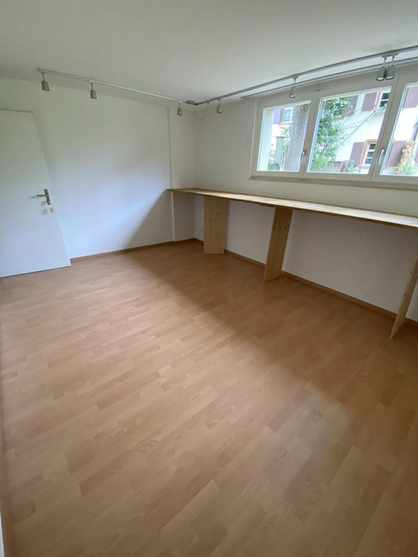 Salle de loisirs/de bricolage à Reinach Dorf - Photo 2 sur 3