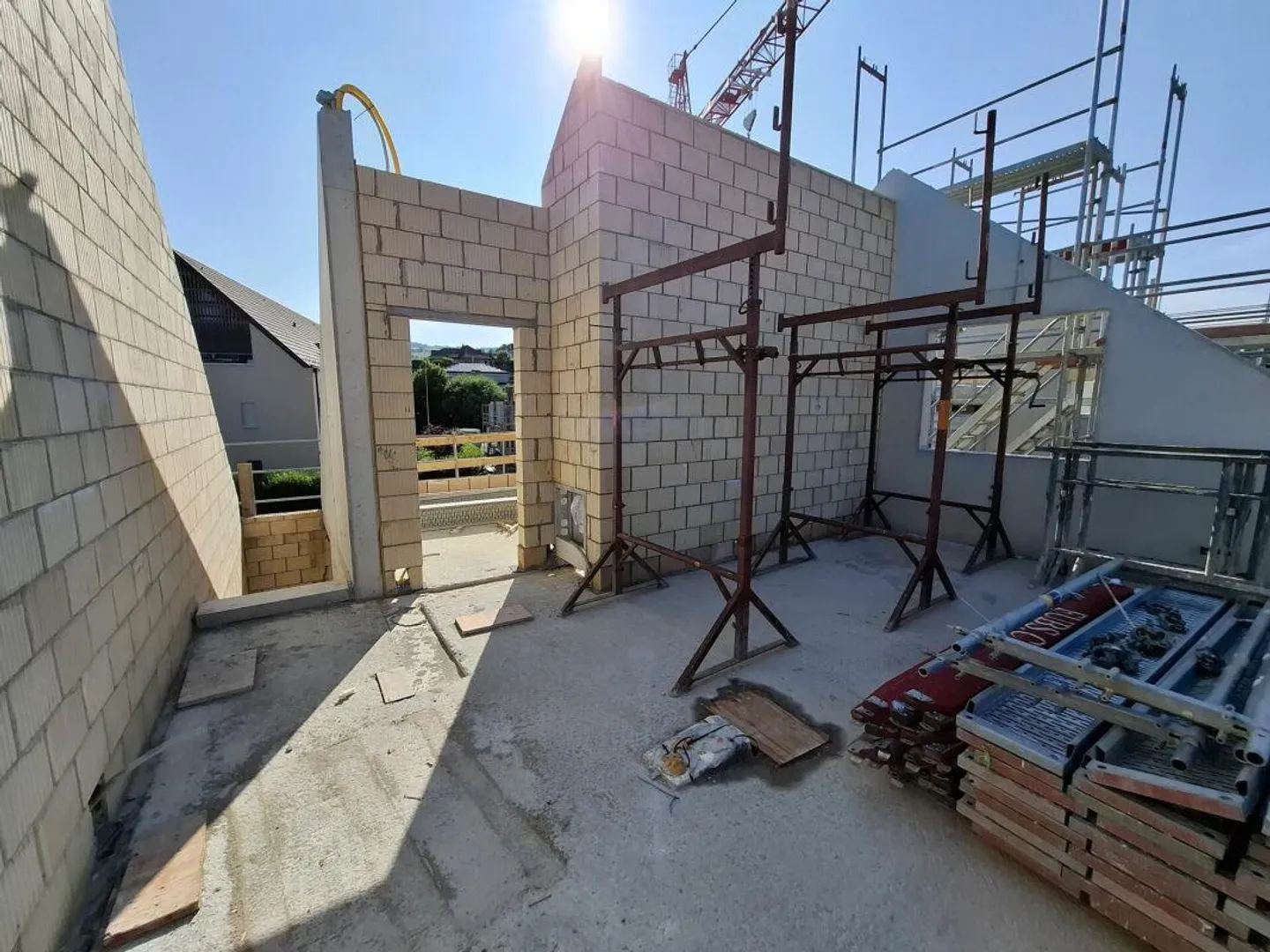Casa bifamiliare di 6 1/2 stanze con area di terreno utilizzabile - Foto 4 di 8
