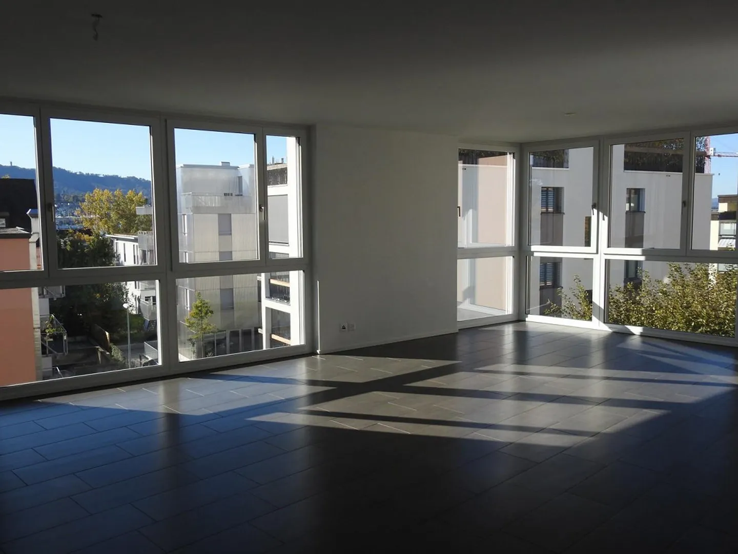 Vivere moderno con balcone soleggiato e vista - Foto 2 di 12