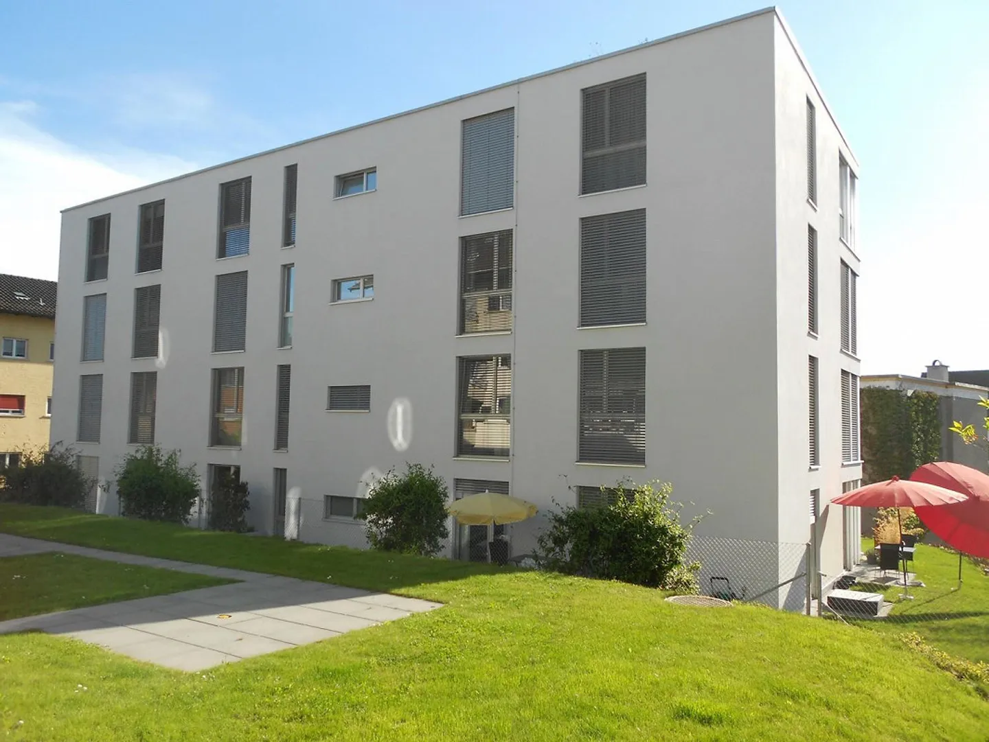 Vivere moderno con balcone soleggiato e vista - Foto 1 di 12