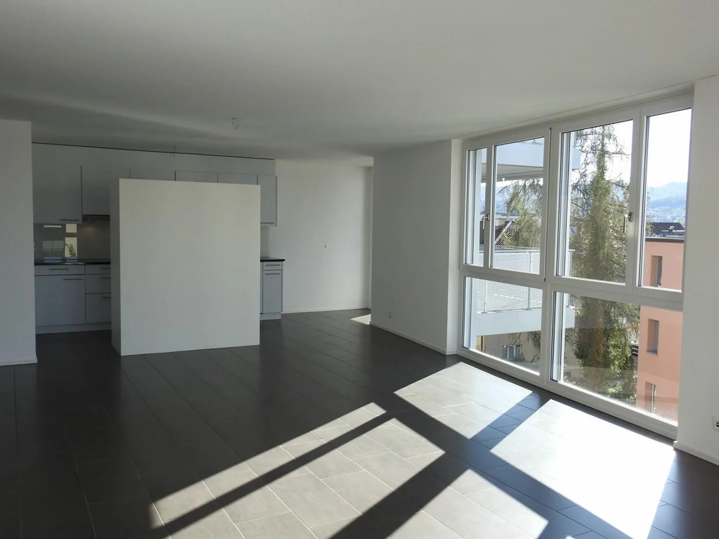 Vivere moderno con balcone soleggiato e vista - Foto 5 di 12