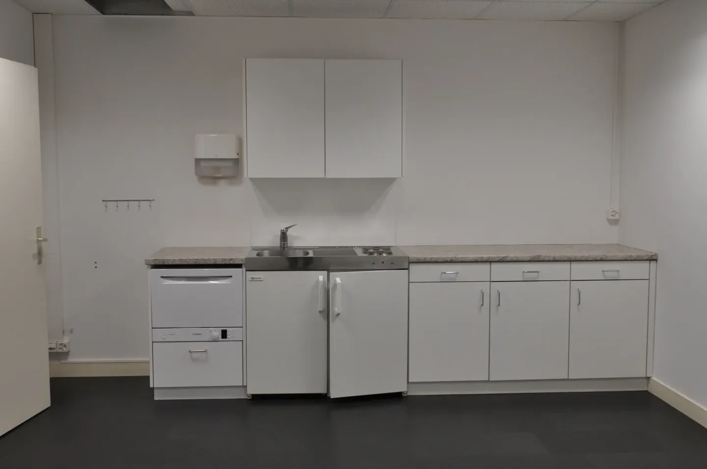 Large office space/commercial for rent - Photo 4 of 9