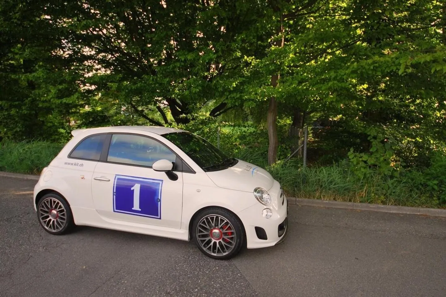 Posti auto in affitto - Foto 2 di 2