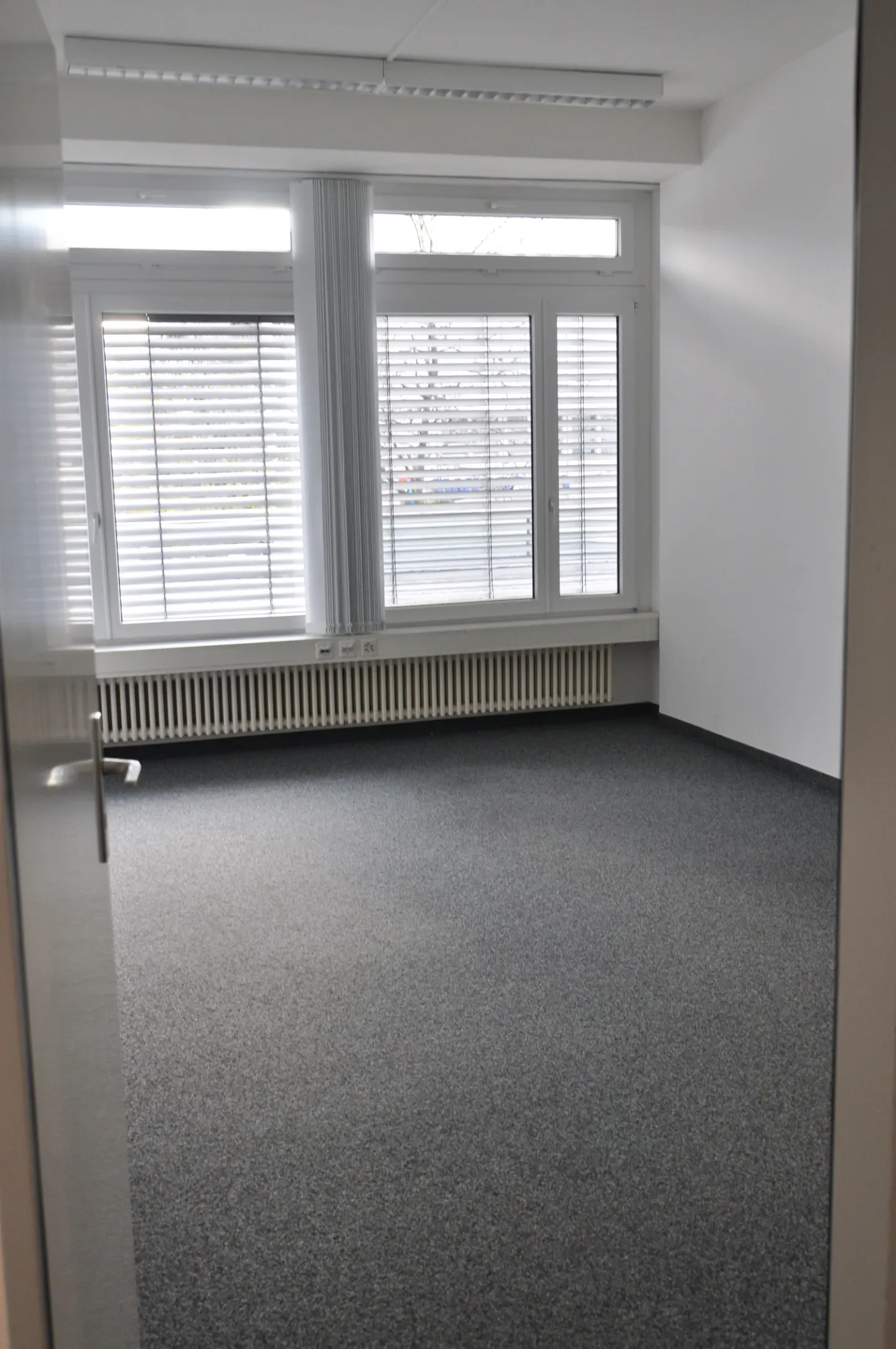 Large office space/commercial for rent - Photo 8 of 9