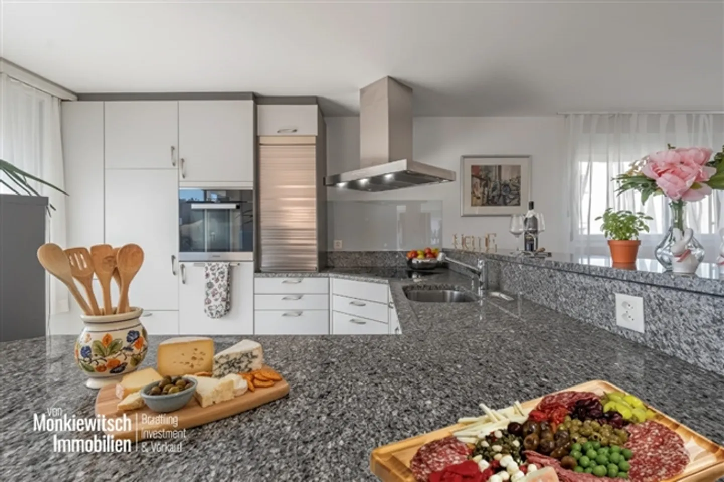 Modern 6.5-Room House with Panorama for Sale in Seuzach - Photo 2 of 13