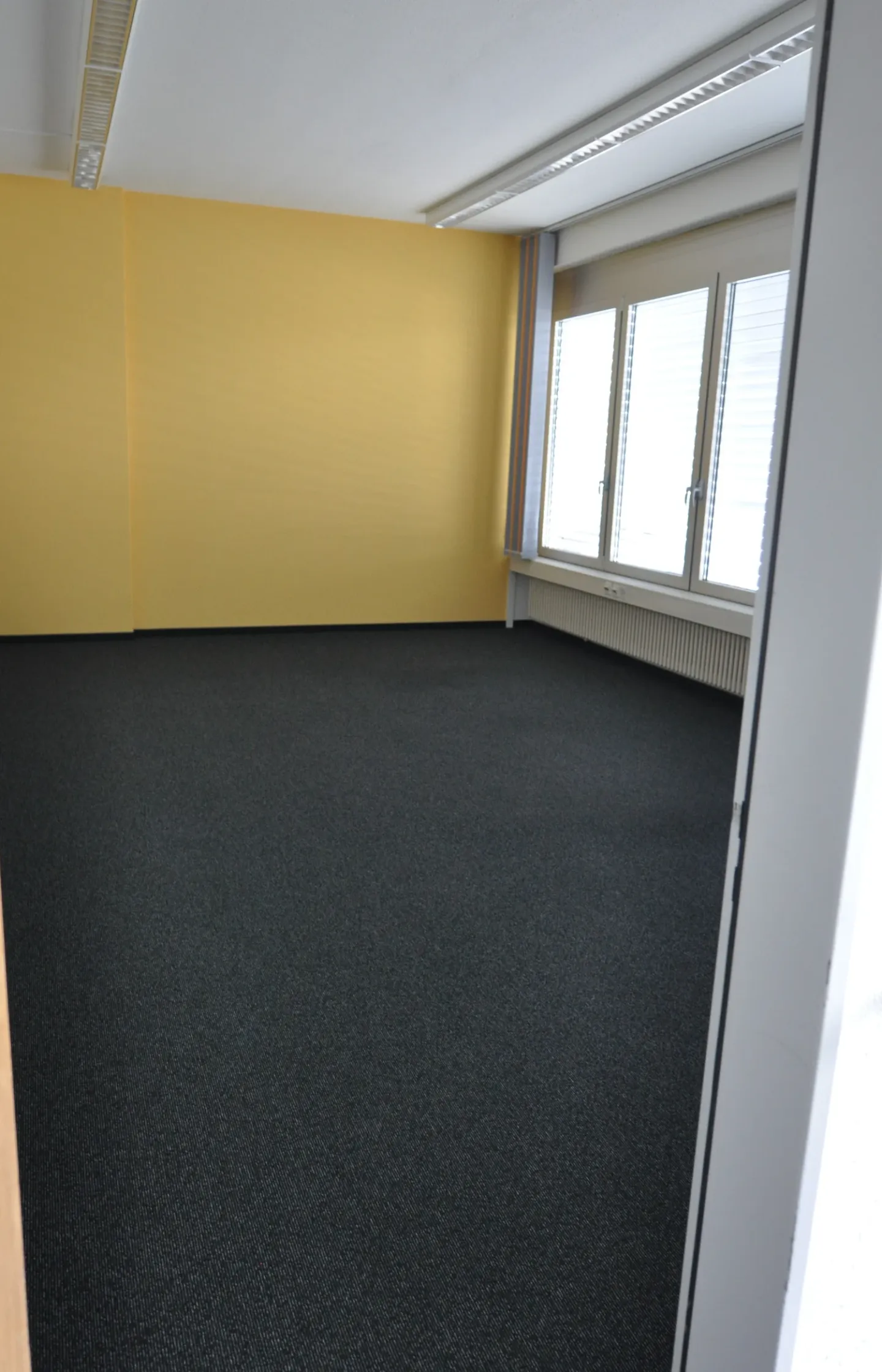 Large office space/commercial for rent - Photo 7 of 9