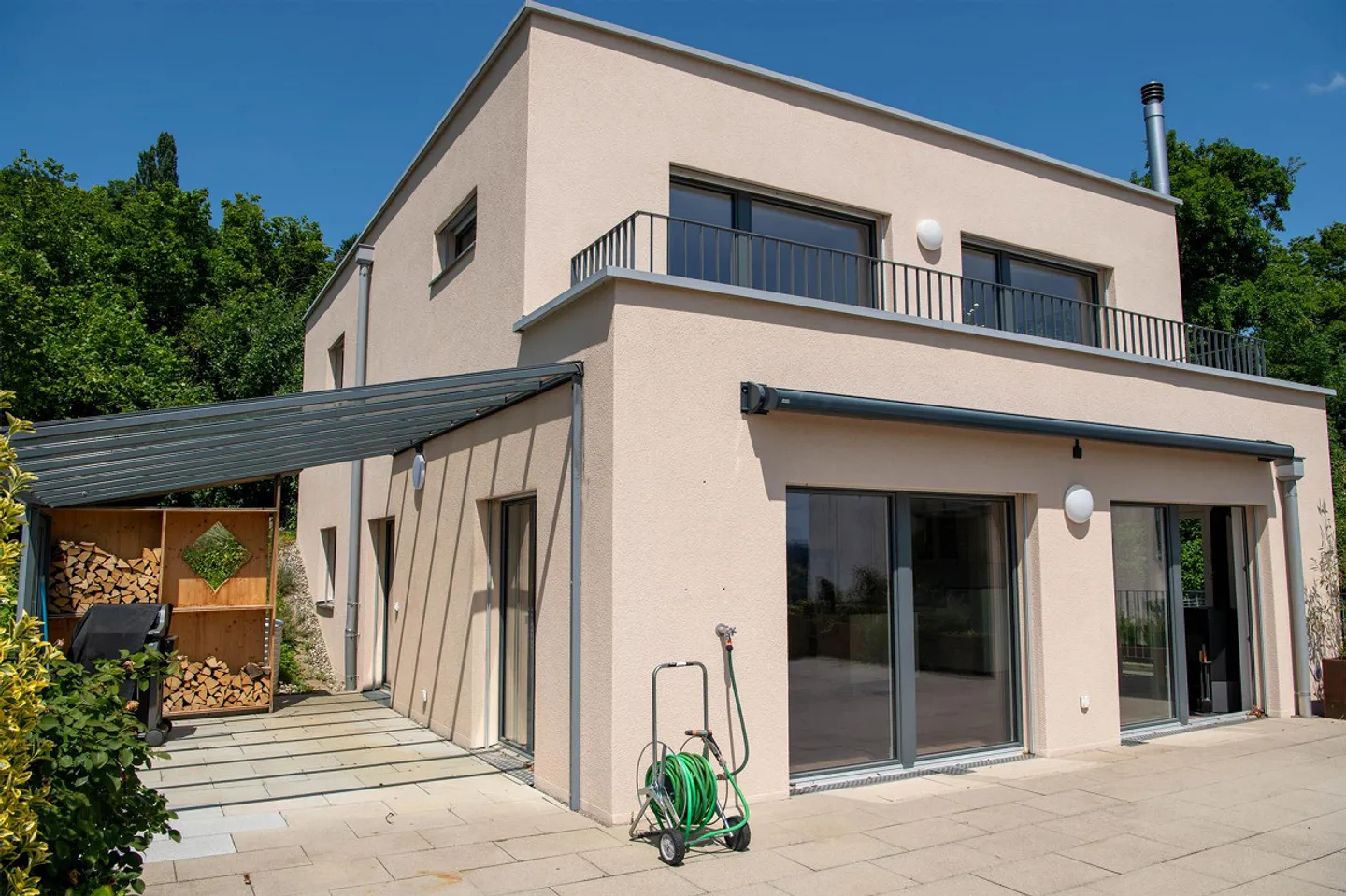 5.5-Zimmer-Attika-Terrassenwohnung an ruhiger Lage - Foto 1 von 10