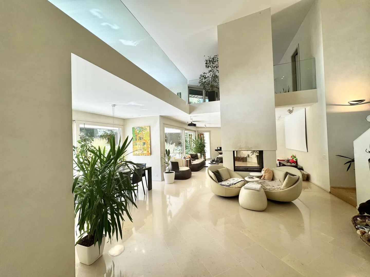 Sublime casa contemporanea situata in una zona tranquilla e protetta da sguardi indiscreti. - Foto 3 di 8