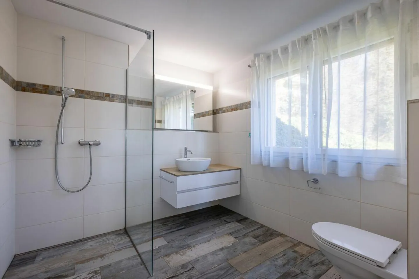 5.5-Zimmer-Attika-Terrassenwohnung an ruhiger Lage - Foto 7 von 10