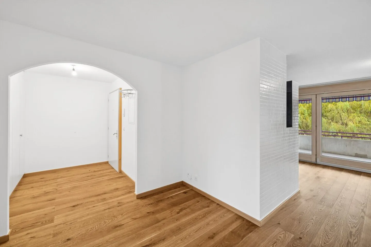 4.5 Rooms in the Heart of Sierre - Photo 3 of 11