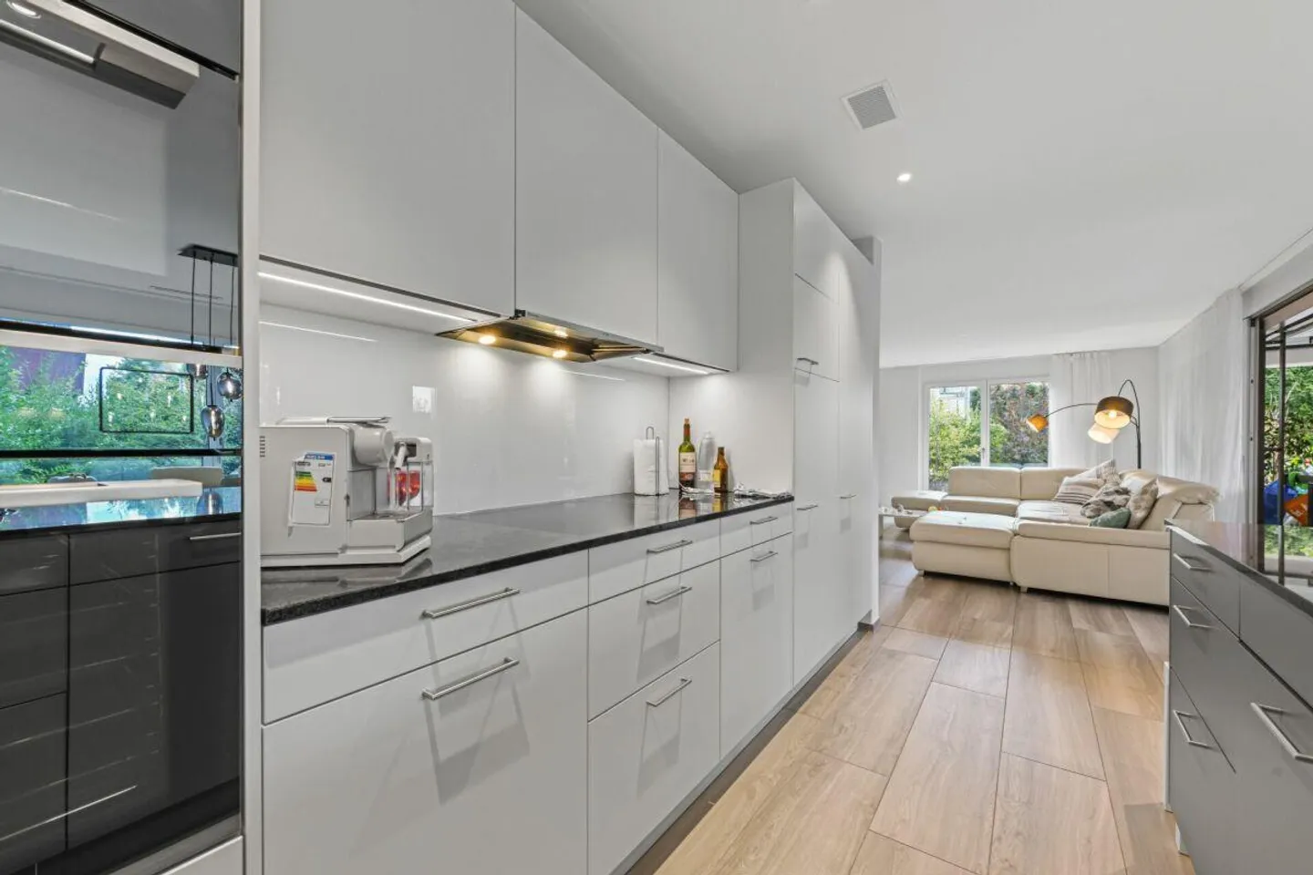 Exklusive Gartenwohnung mit Terrasse und idyllischem Garten in zentraler Lage - Foto 3 von 30