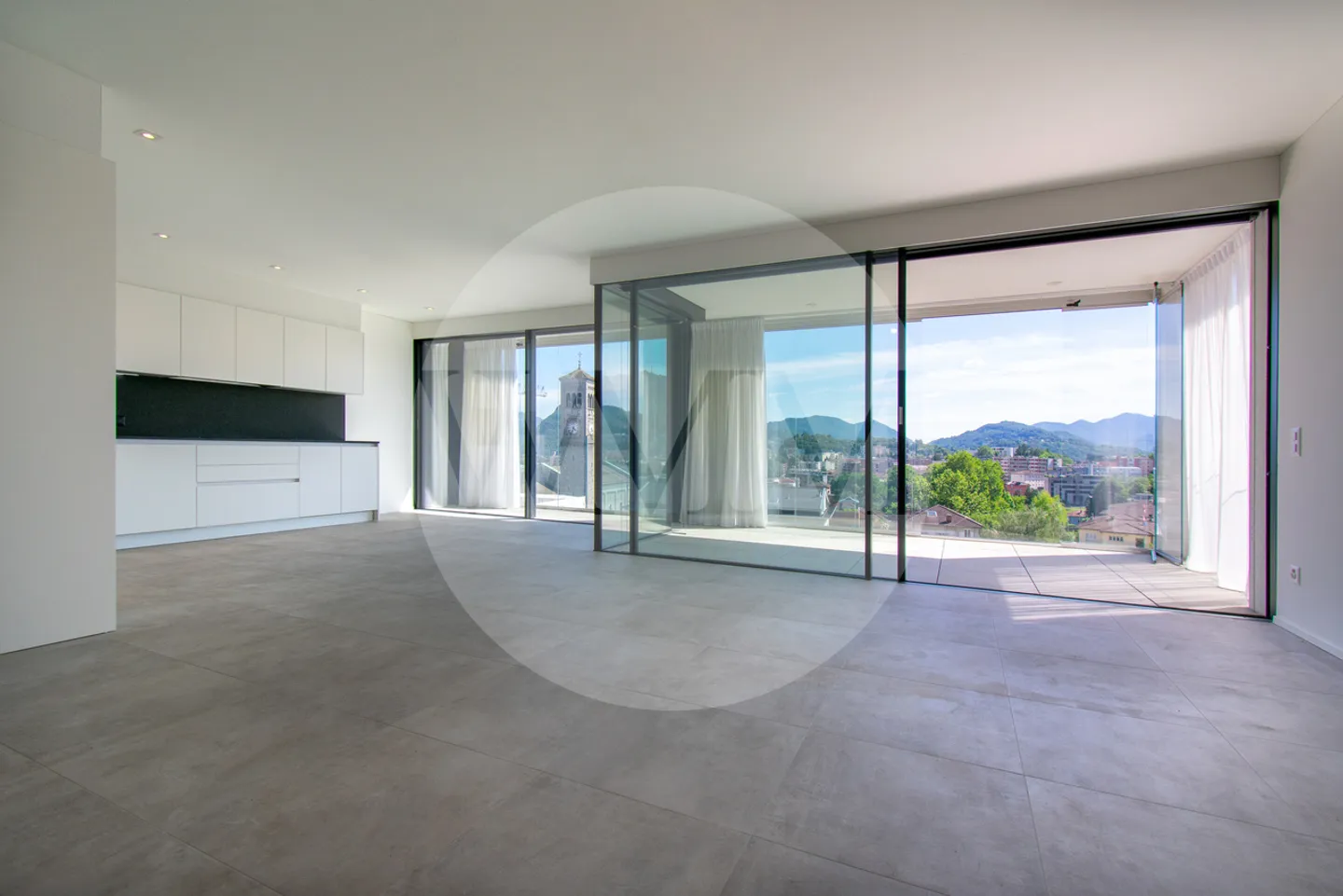 Appartement élégant avec terrasse et belle vue dégagée - Photo 1 sur 15