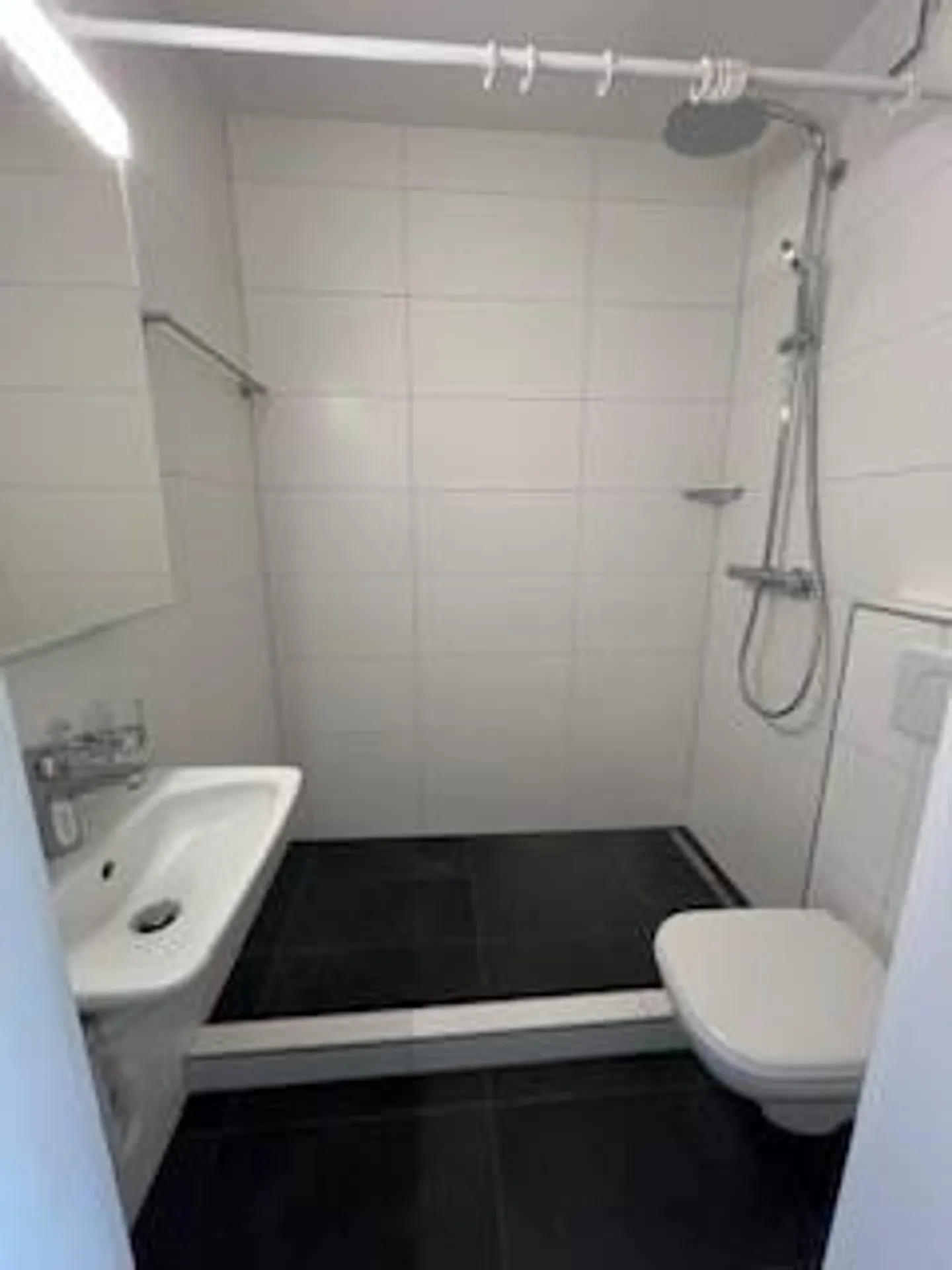 Appartement 2 pièces entièrement rénové dans un emplacement central - Photo 2 sur 5