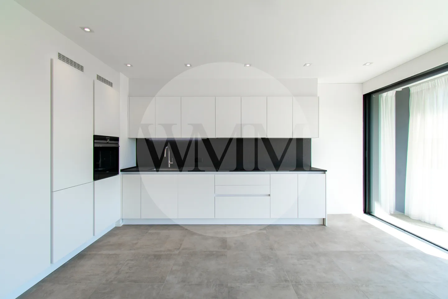 Appartement élégant avec terrasse et belle vue dégagée - Photo 4 sur 15