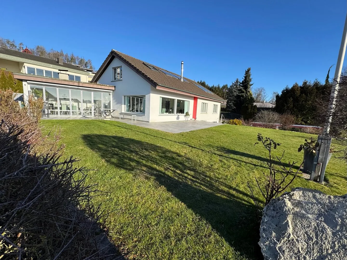 Maison individuelle exclusive en situation de colline avec vue sur les Alpes - Photo 1 sur 25