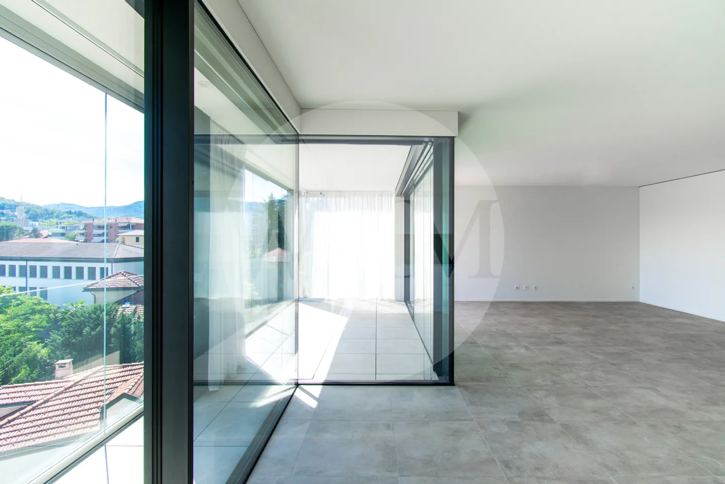 Appartement élégant avec terrasse et belle vue dégagée - Photo 7 sur 15