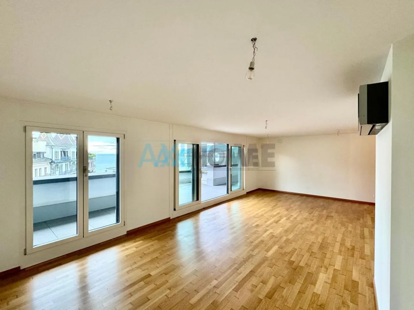 Magnifico attico con terrazza vista lago - Foto 4 di 15