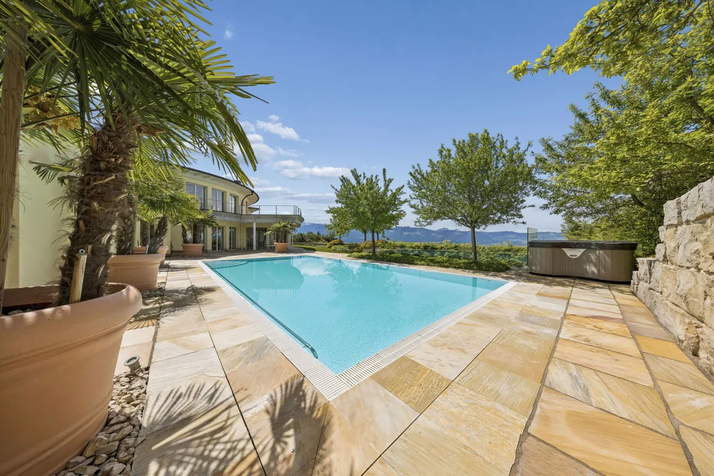 Exklusive Villa mit Spa & Aussicht - Foto 2 von 7