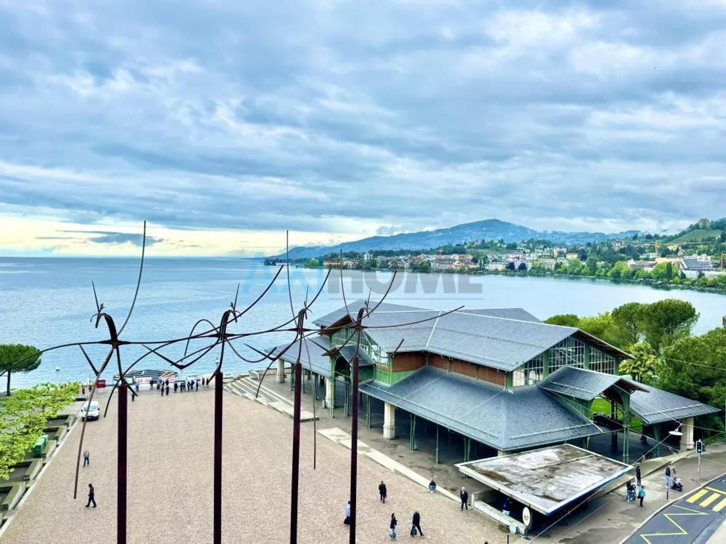 Magnifico attico con terrazza vista lago - Foto 1 di 15