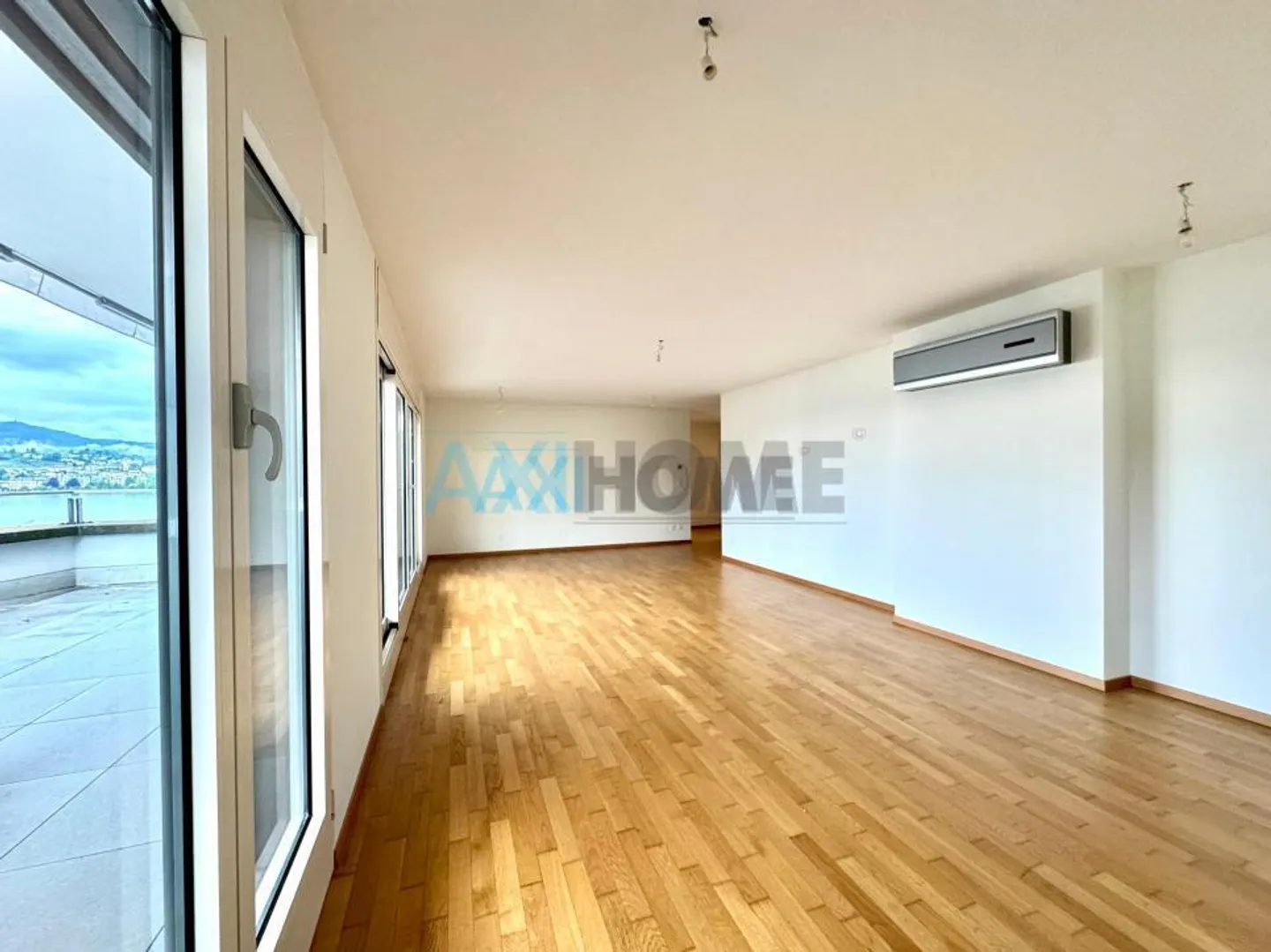 Magnifico attico con terrazza vista lago - Foto 3 di 15
