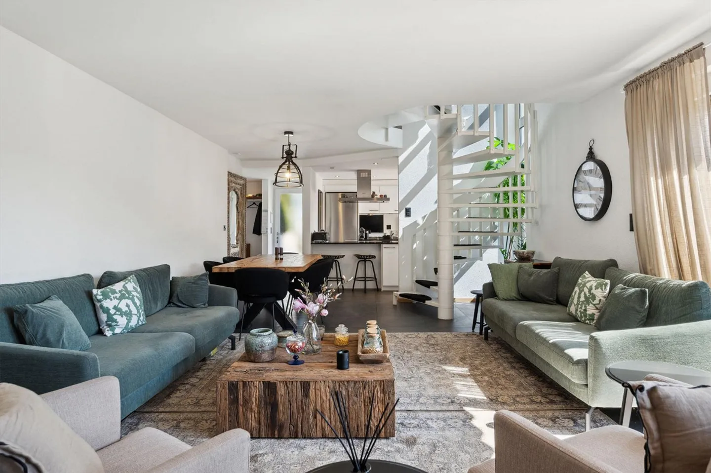 Maison individuelle moderne de 6,5 pièces avec vue panoramique impressionnante - Photo 4 sur 13