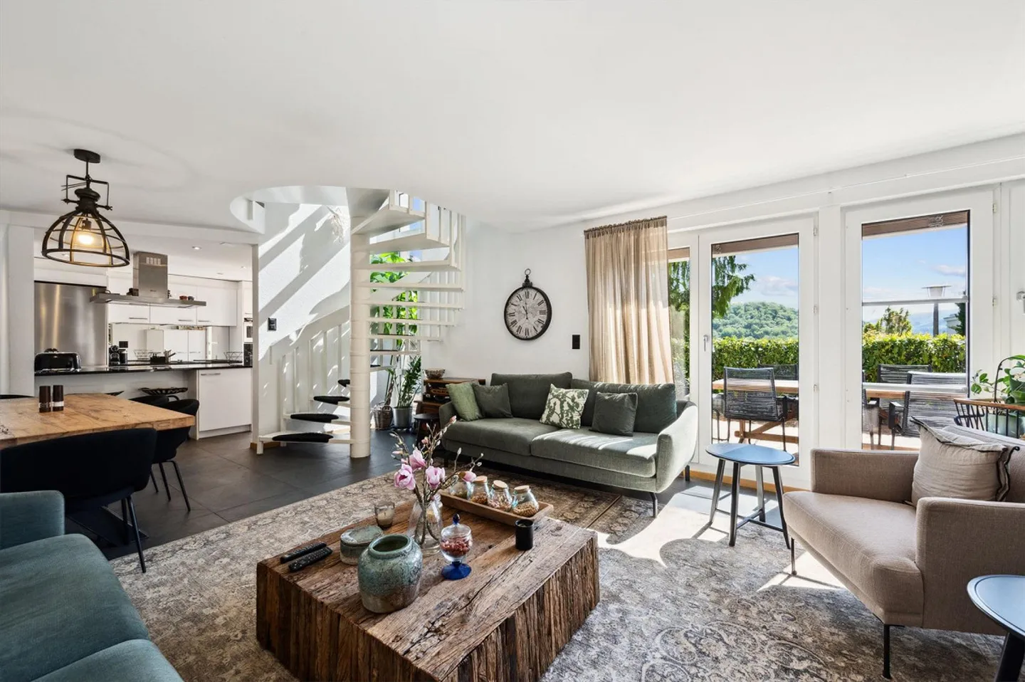 Maison individuelle moderne de 6,5 pièces avec vue panoramique impressionnante - Photo 3 sur 13
