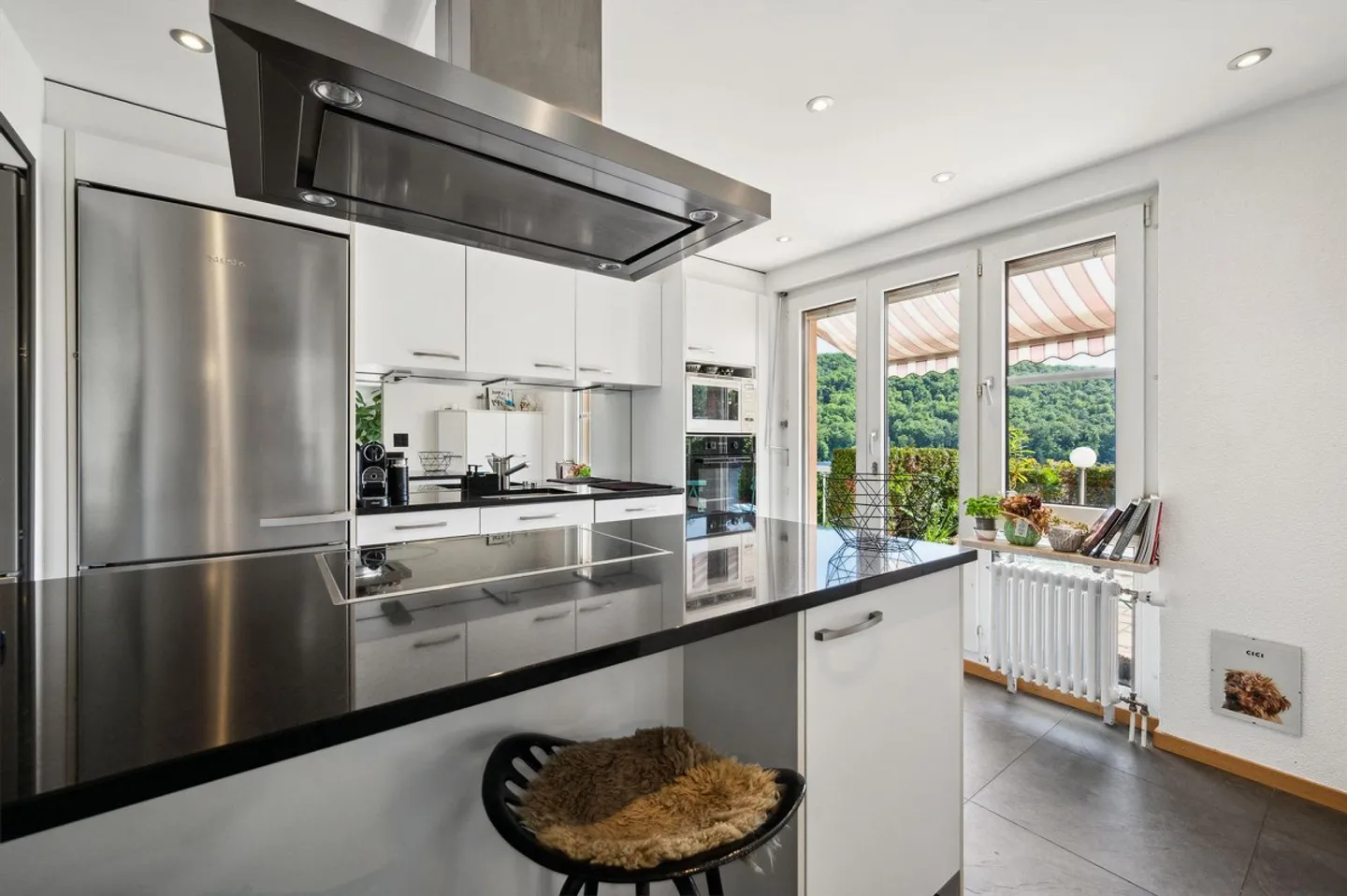 Maison individuelle moderne de 6,5 pièces avec vue panoramique impressionnante - Photo 5 sur 13