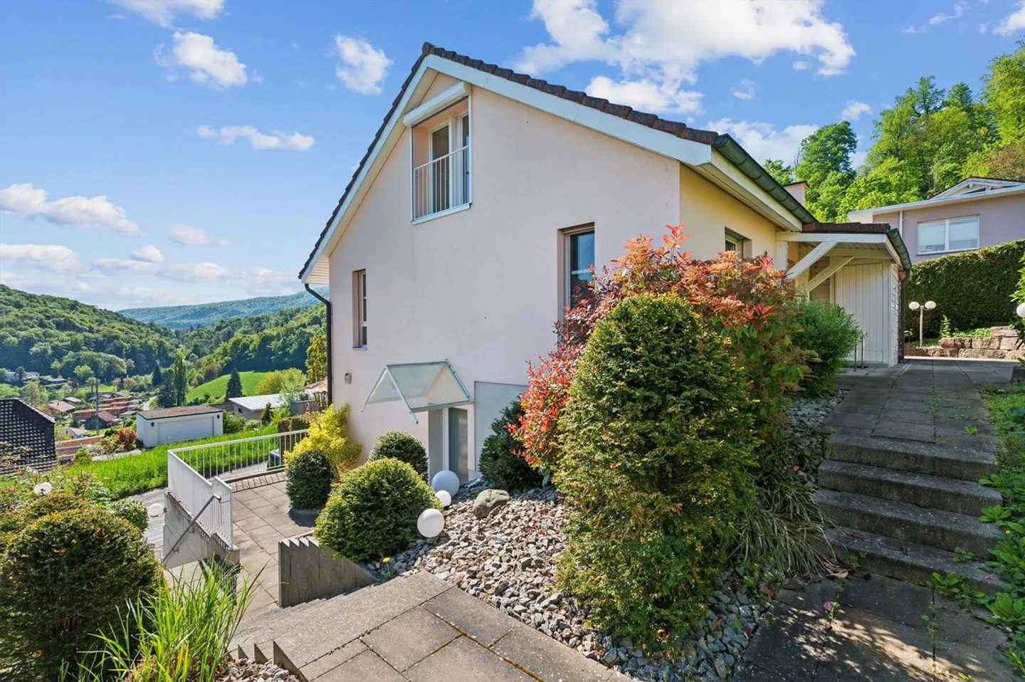 Maison individuelle moderne de 6,5 pièces avec vue panoramique impressionnante - Photo 1 sur 13