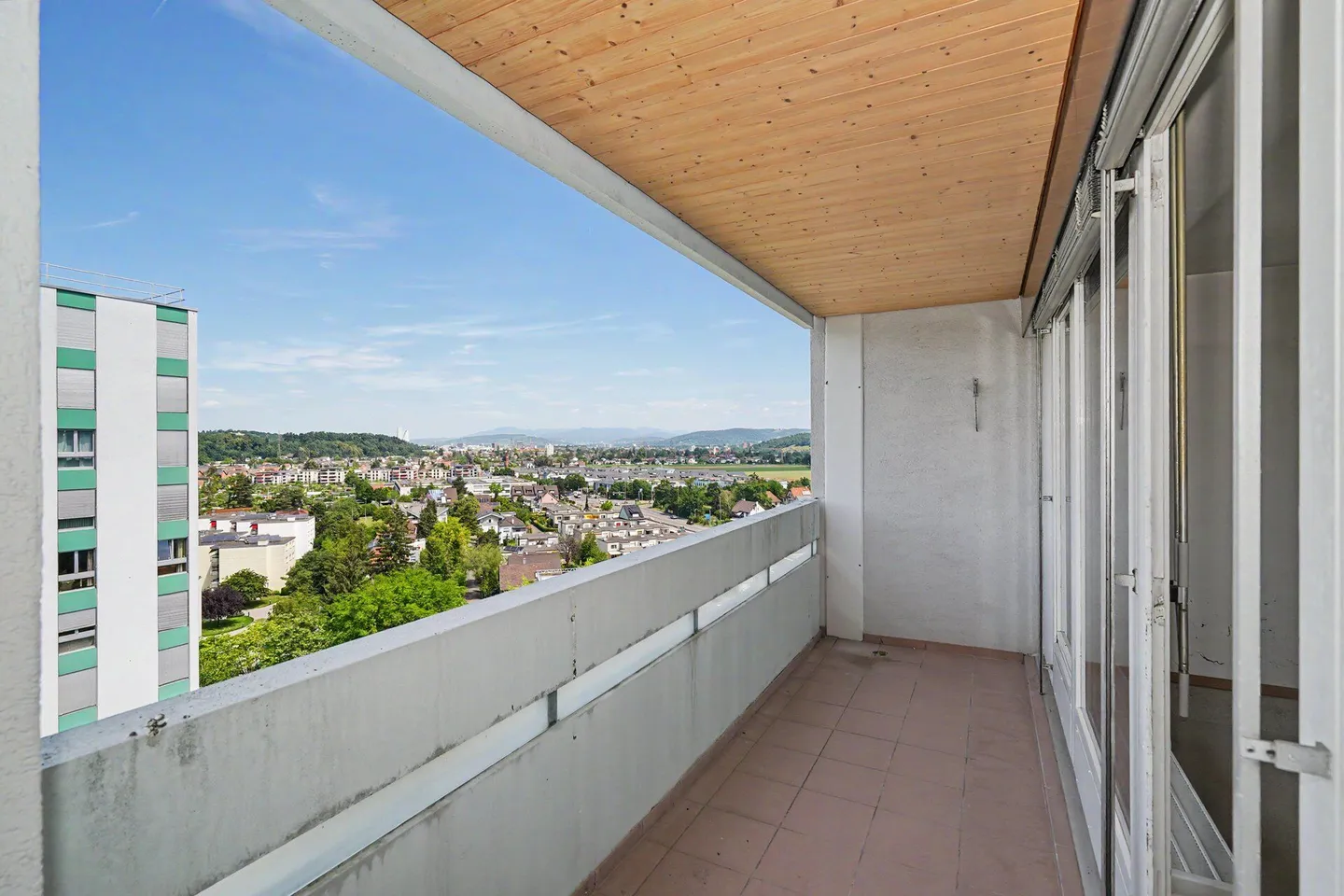 2-room apartment with stunning views in Reinach - Photo 1 of 6