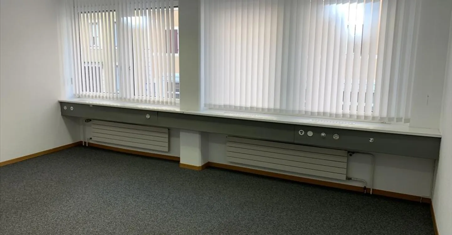 Büro zu vermieten von 27m2 in der Nähe des Marktplatzes in La Chaux-de-Fonds - Foto 2 von 7